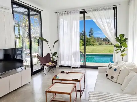 Casa 3 ambientes con 2 baños