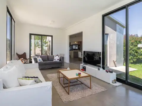 Casa en Venta en Pilar, USD 190.000