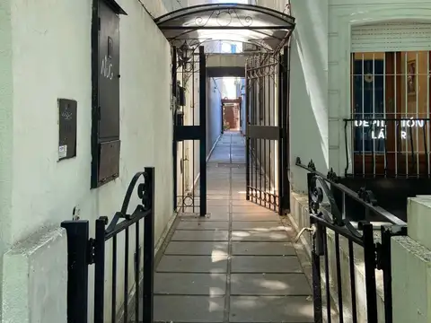 Departamento  Pasillo sobre Boulevard Oroño
