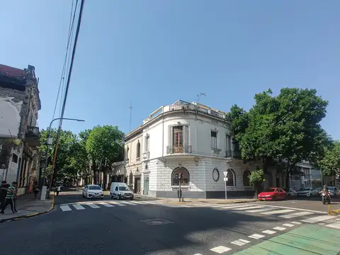 Oficina 6 ambientes con 3 baños