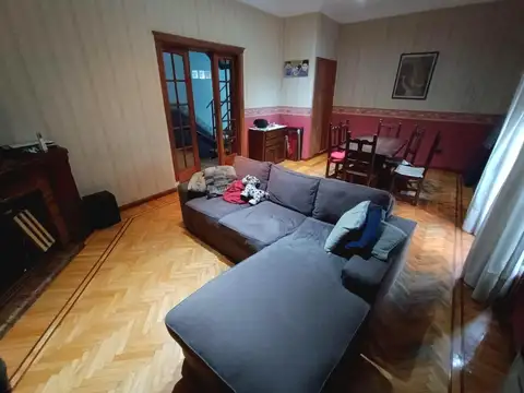 Venta - Casa - 5 Ambientes - Terraza - Patio - Cochera - Local - Parrilla - Villa Luro - Permuta