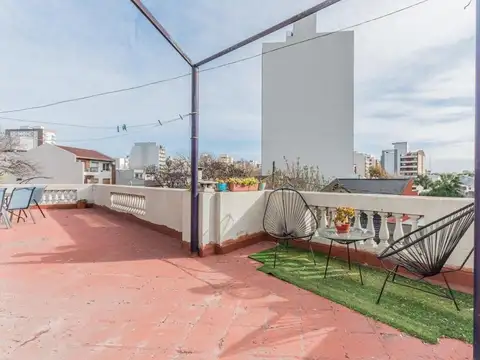 Venta - Casa - 5 Ambientes - Terraza - Patio - Cochera - Local - Parrilla - Villa Luro - Permuta