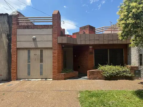 CASA 3 DORMITORIOS CON GARAGE Y AMPLIA TERRAZA