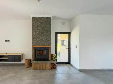 Casa en venta de 2 dormitorios a estrenar con pileta barrio Las Tardes, Roldán