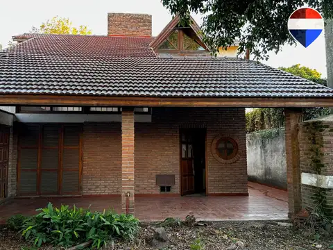 Casa en Venta con 2 cocheras