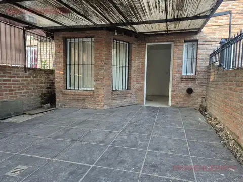 Depto Tipo Casa en Alquiler de 4 ambientes