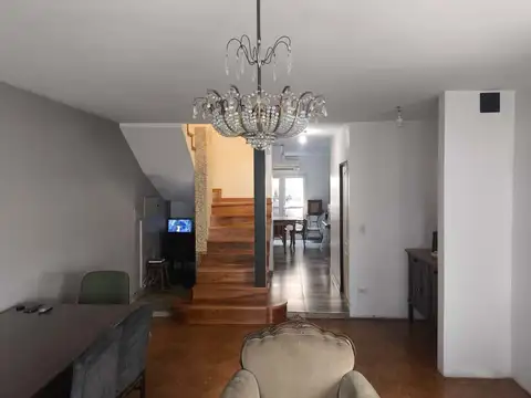 Casa 5 ambientes con 2 baños