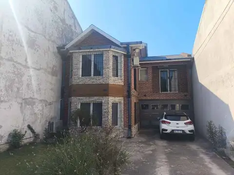 Venta Casa 5 amb en Longchamps + dpto de 2 amb