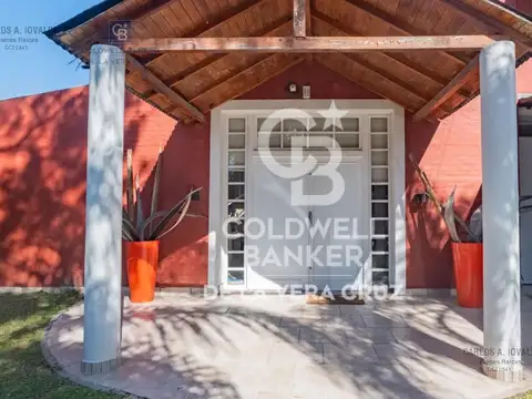 Casa en Venta con 2 cocheras