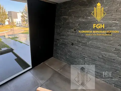 Casa en Venta con 2 cocheras