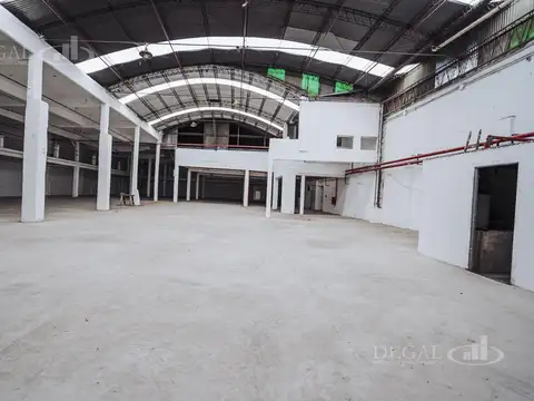Depósito en Mataderos