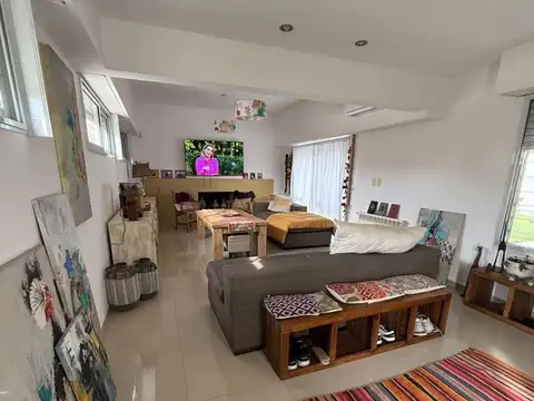 Casa 6 ambientes con 3 baños