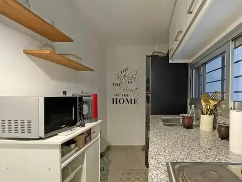 Montes De Oca 2400 , Piso pb