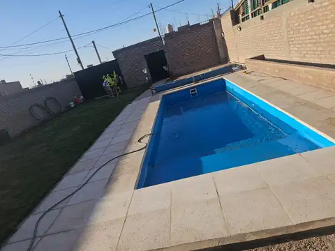 VENTA TERRENO CON PISCINA Y OBRA INICIADA. RAWSON