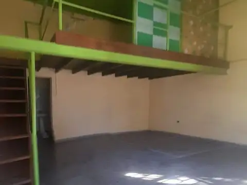 UBICACION . PLANTA BAJA Y ENTREPISO.