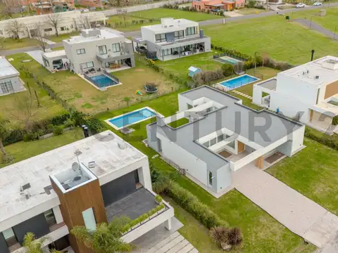 Casa 4 ambientes con 3 baños