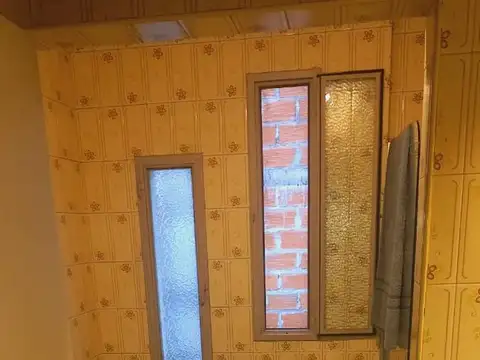 Casa 5 ambientes con 2 baños