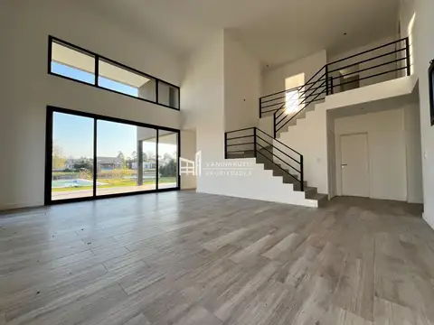 Casa 4 ambientes con 3 baños