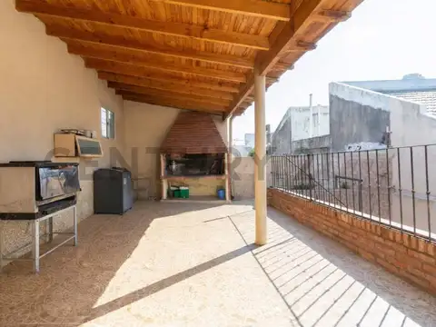 Casa 6 ambientes con 2 baños