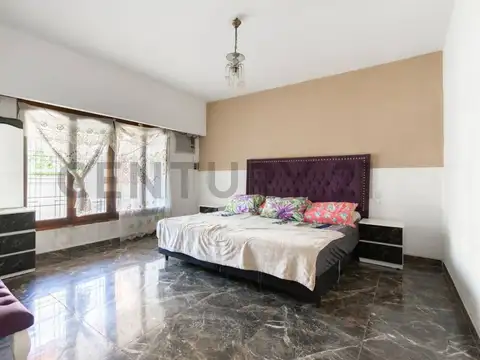 VENTA CASA 6 AMBIENTES MUY ESPACIOSA-PARQUE AVELLANEDA