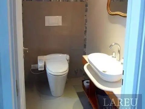 Casa 5 ambientes con 3 baños