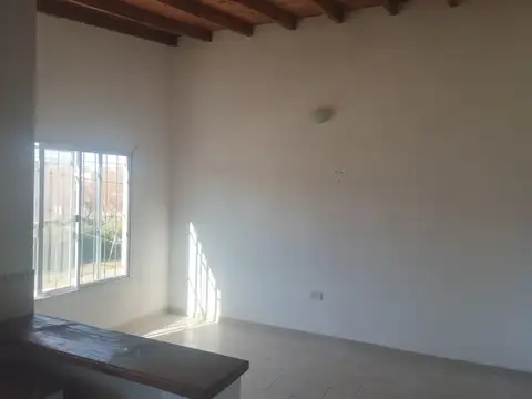 Depto Tipo Casa en Alquiler en La Lonja, $ 400.000