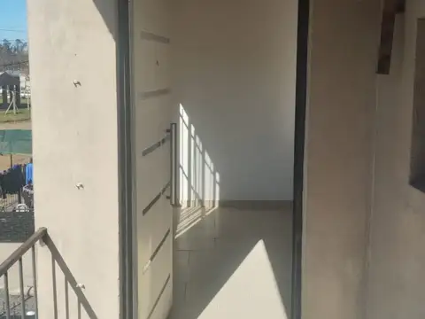 DEPARTAMENTO 1º PISO -  Bº SARMIENTO - LA LONJA - MUY BUENO -