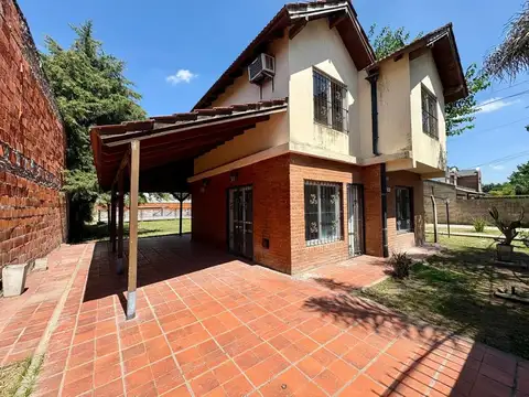 Venta casa 4 ambientes parque y pileta en Luján