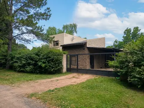 VENTA CASA 4 AMBIENTES BARRIO PARQUE EXALTACION EXALTACION DE LA CRUZ 