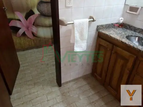 Casa en Venta - 3 Dormitorios 2 Baños - 300mts - Lomas De Zamora (Partido)