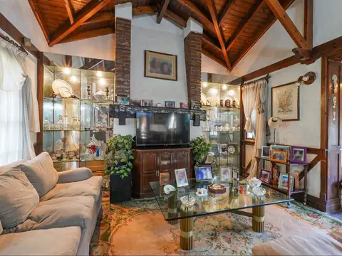 VENTA CASA CON PILETA CORIMAYO BURZACO