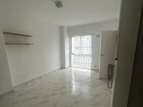 Excelente Monoambiente Impecable en Monserrat Piso Alto y Luminoso