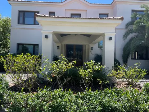 Casa en Alquiler de 5 dormitorios