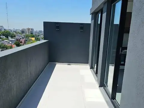 EXCELENTE MONOAMBIENTE CON BALCON Y TERRAZA PROPIA