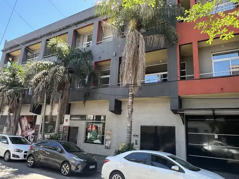 Martínez Entre Av y Vías: Moderna y Luminosa Oficina de 2 Amb con Balcón y 2 Baños. con 2 Aires Acondicionados