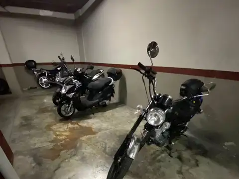 EXCELENTE COCHERA EN CONGRESO