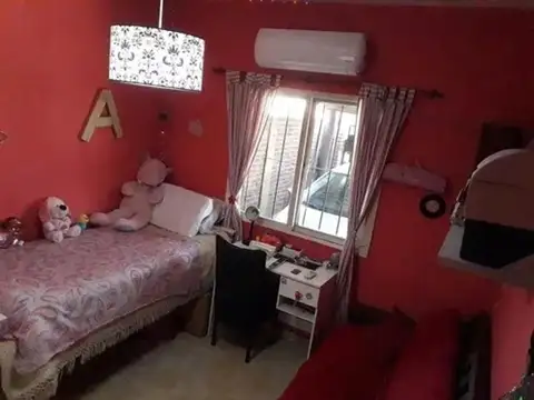 Casa de 3 ambientes, a metros de Acceso Oeste.