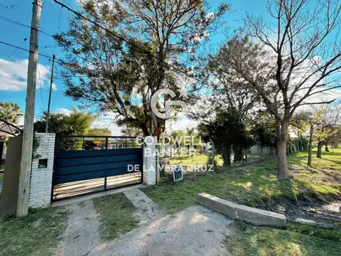 Casa con gran terreno, tres dormitorios en Sauce Viejo