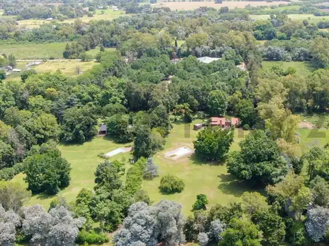 VENDE Quinta 5 ambientes con Gran Parque y Piscina en PILAR