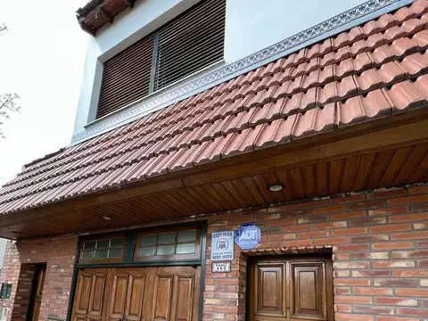 ENCANTADORA CASA EN BARRIONUEVO!