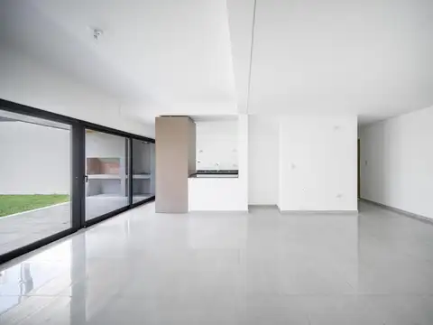 Casa 4 ambientes con 3 baños
