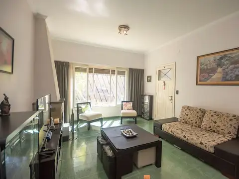 Casa 6 ambientes con 2 baños