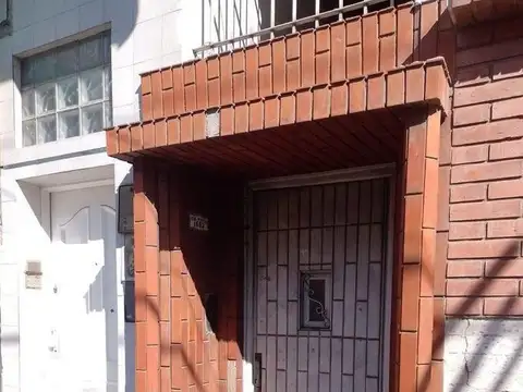 PH EN VENTA EN LANUS ESTE A REFACCIONAR