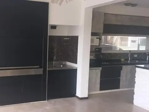 Hermosa casa en venta al agua Area 10 San Sebastian