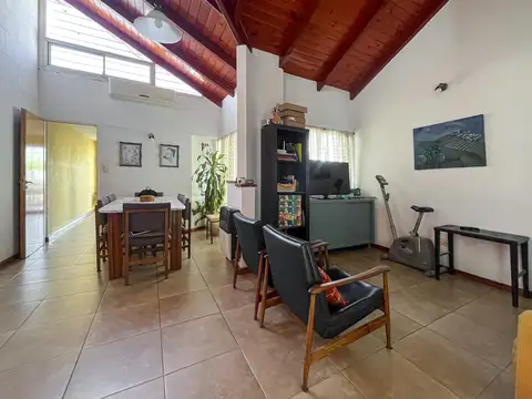 Casa en altura de 3 dormitorios con terraza y parrillero en Abasto