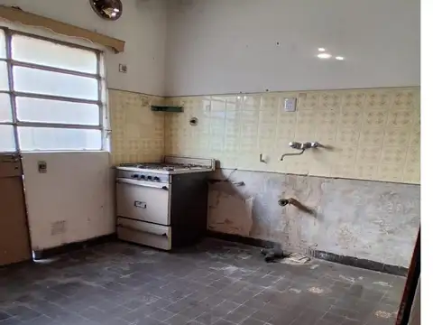 Casa 4 ambientes con 1 baño