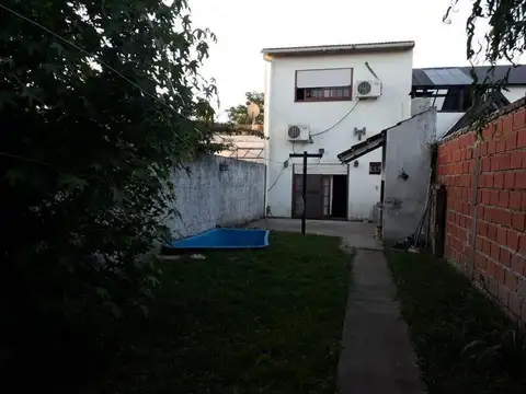 Casa en venta - 2 Dormitorios 1 Baño - 170mts2 - Quilmes