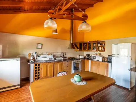 Casa 6 ambientes con 3 baños