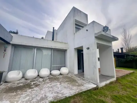 Casa 5 ambientes con 1 baño