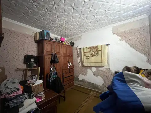 Casa 8 ambientes con 2 baños